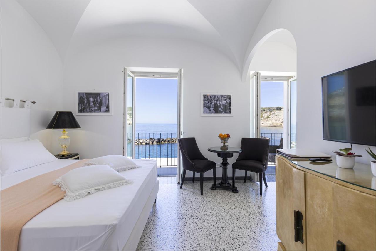 Roccobarocco Boutique Hotel Sant'Angelo  エクステリア 写真